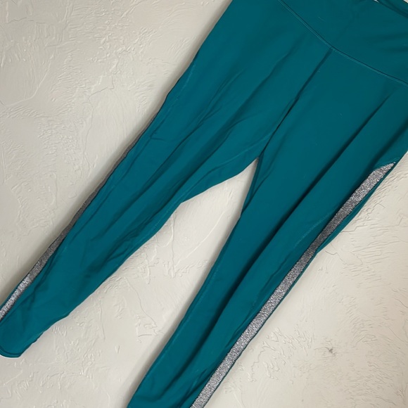 Victoria’s Secret Sport Leggings - Picture 2 of 5